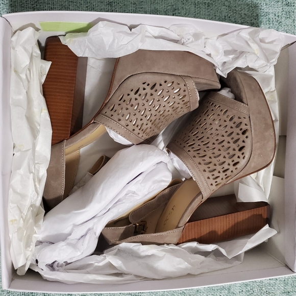 NWT! Joe's Jeans Lorne platform sandals - Picture 4 of 11